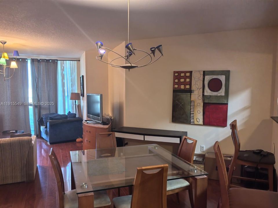 For Sale: $759,000 (1 beds, 1 baths, 1000 Square Feet)