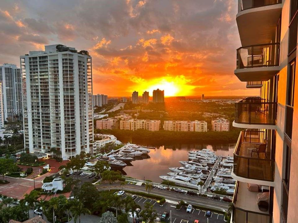 For Sale: $795,000 (2 beds, 2 baths, 1522 Square Feet)