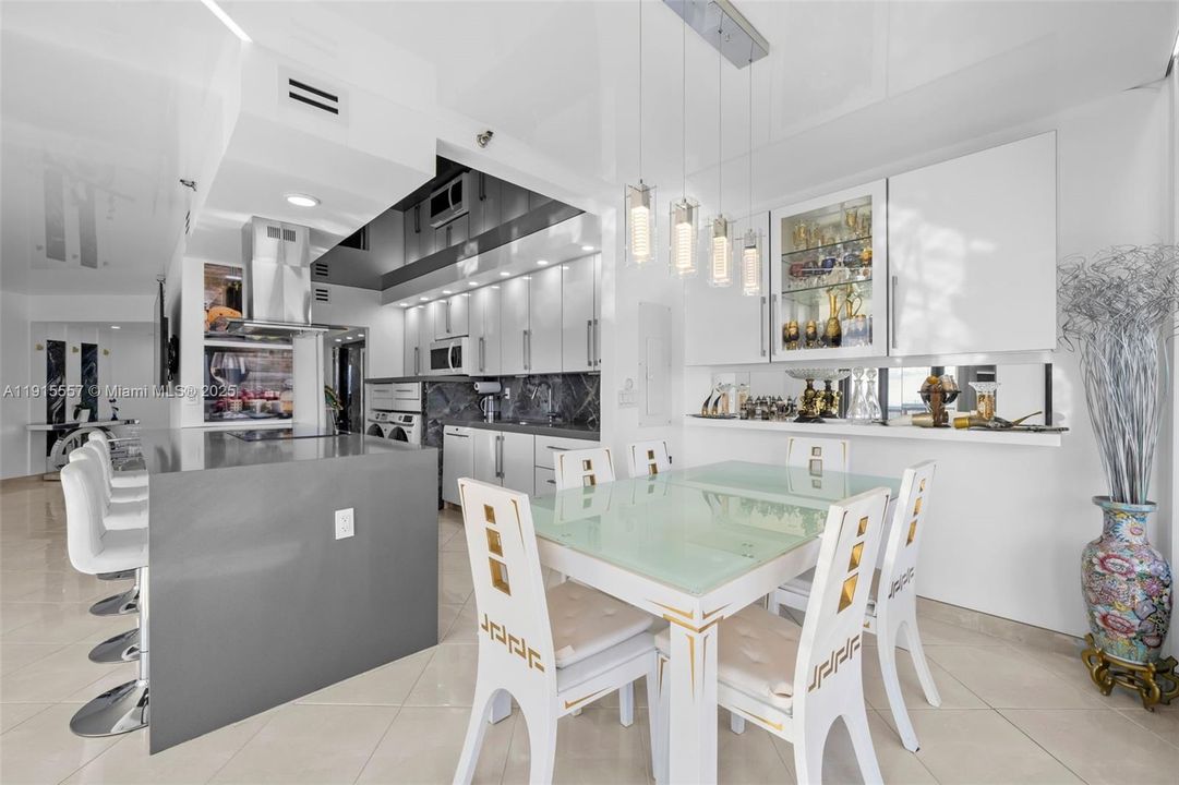 For Sale: $795,000 (2 beds, 2 baths, 1522 Square Feet)