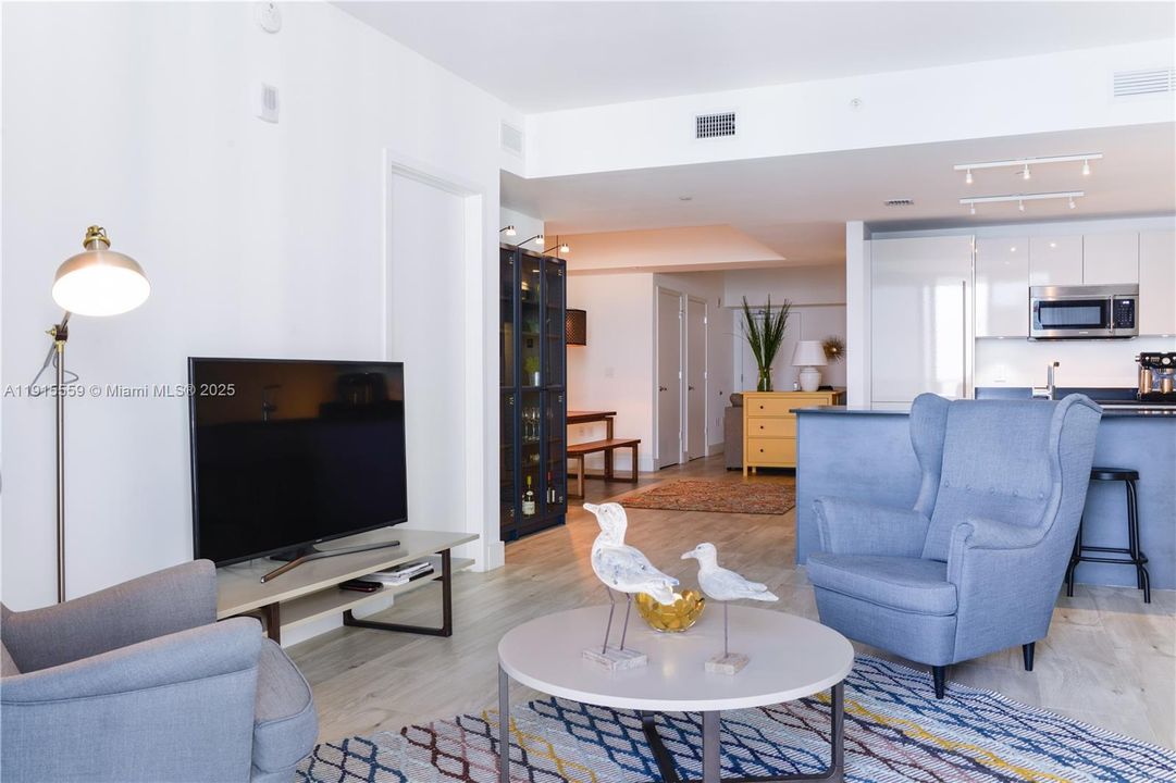 For Sale: $1,200,000 (2 beds, 3 baths, 1314 Square Feet)