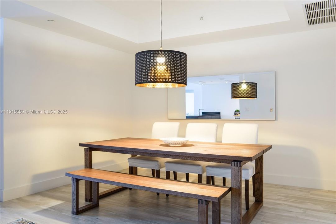 For Sale: $1,200,000 (2 beds, 3 baths, 1314 Square Feet)