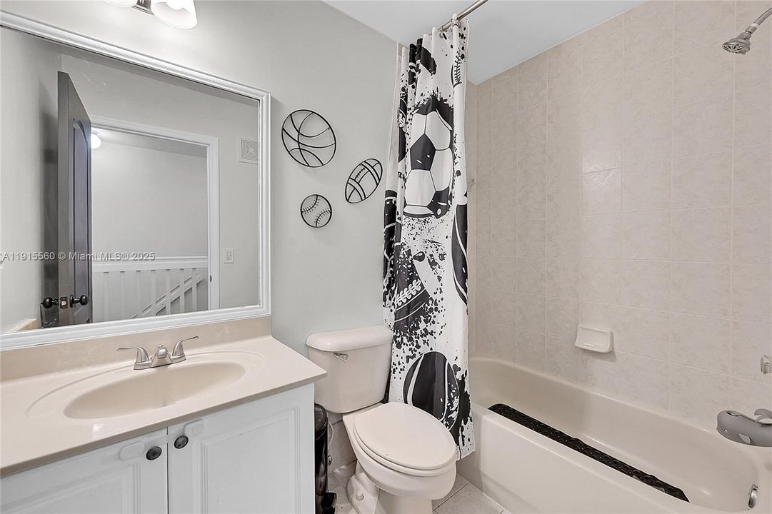 Activo con contrato: $320,000 (2 camas, 2 baños, 1030 Pies cuadrados)