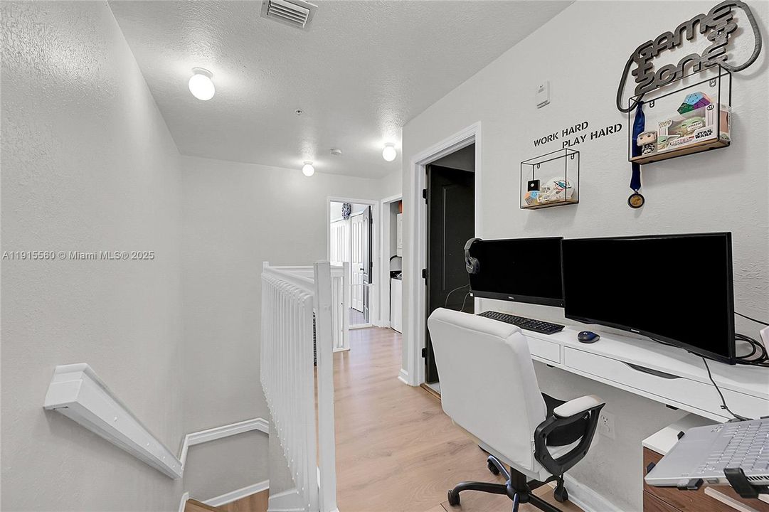 Activo con contrato: $320,000 (2 camas, 2 baños, 1030 Pies cuadrados)