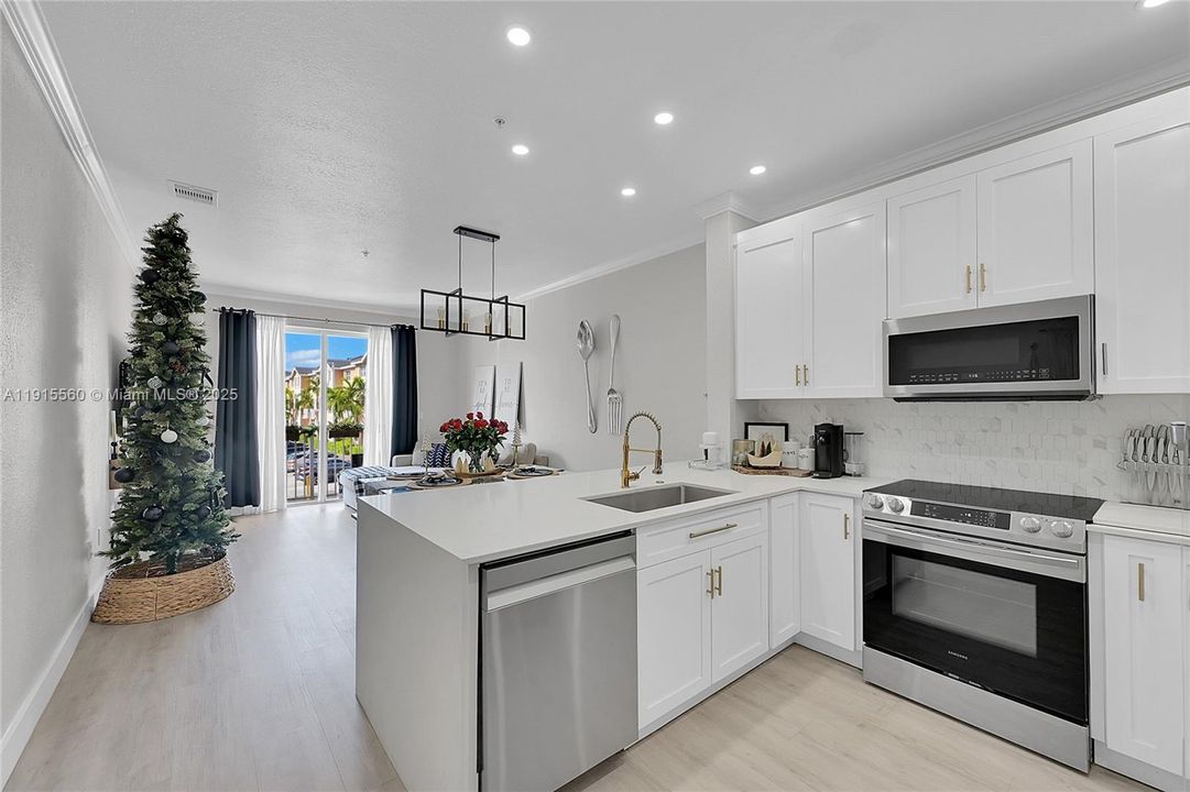 Activo con contrato: $320,000 (2 camas, 2 baños, 1030 Pies cuadrados)