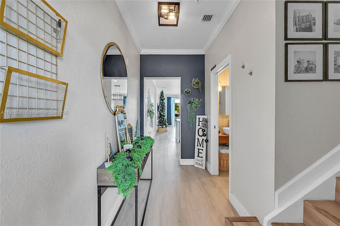 Activo con contrato: $320,000 (2 camas, 2 baños, 1030 Pies cuadrados)