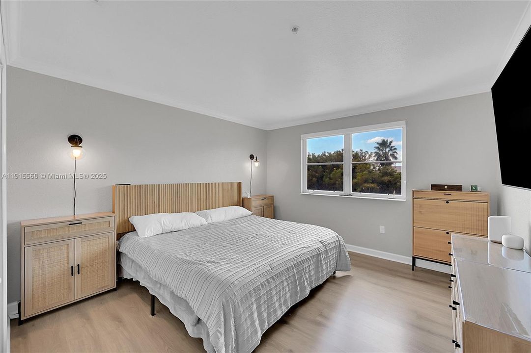 Activo con contrato: $320,000 (2 camas, 2 baños, 1030 Pies cuadrados)