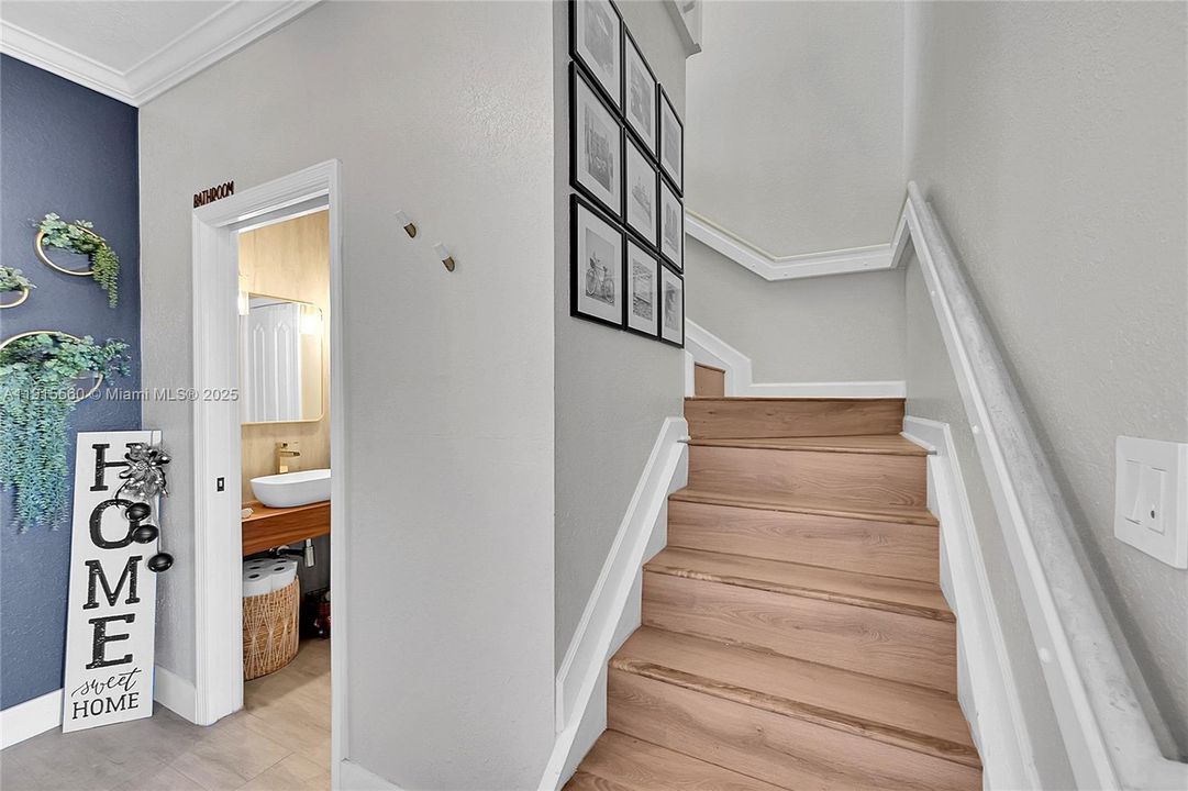 Activo con contrato: $320,000 (2 camas, 2 baños, 1030 Pies cuadrados)