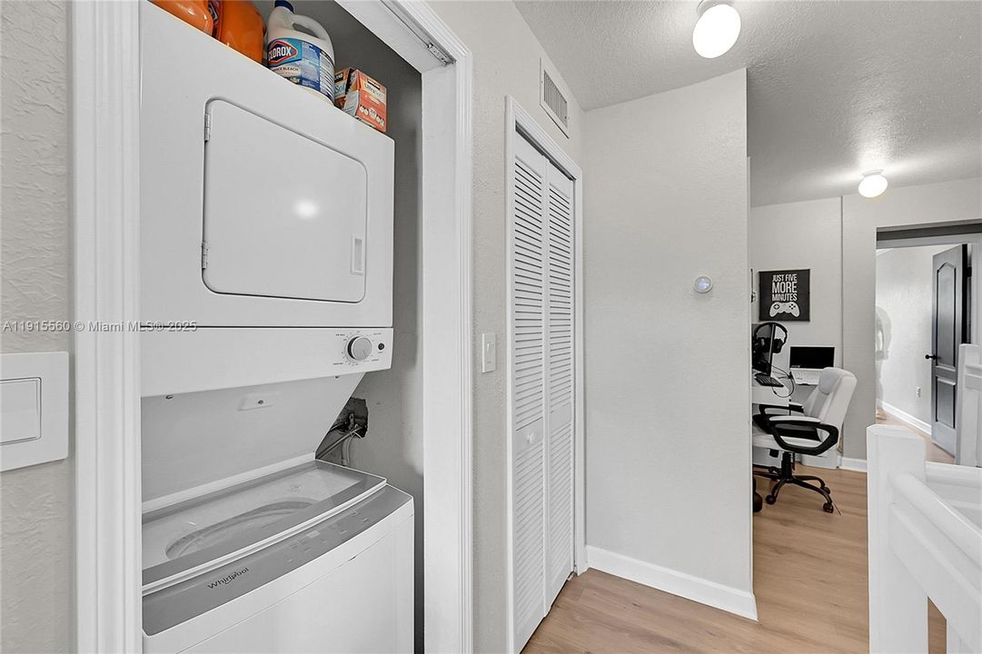 Activo con contrato: $320,000 (2 camas, 2 baños, 1030 Pies cuadrados)