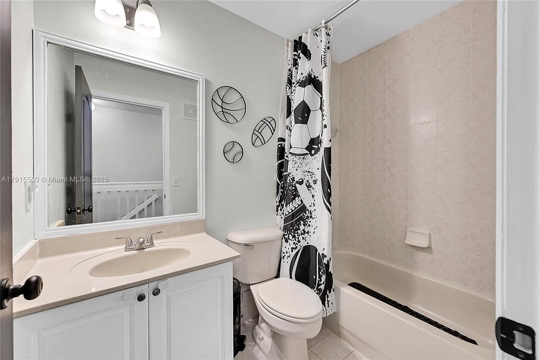 Activo con contrato: $320,000 (2 camas, 2 baños, 1030 Pies cuadrados)