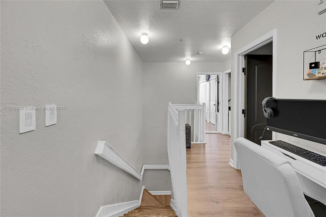 Activo con contrato: $320,000 (2 camas, 2 baños, 1030 Pies cuadrados)