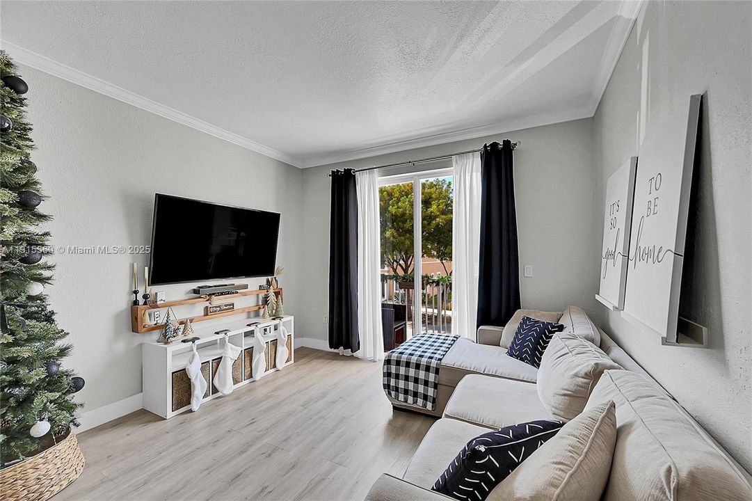 Activo con contrato: $320,000 (2 camas, 2 baños, 1030 Pies cuadrados)