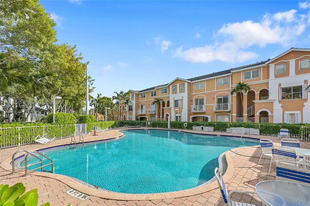 Activo con contrato: $320,000 (2 camas, 2 baños, 1030 Pies cuadrados)