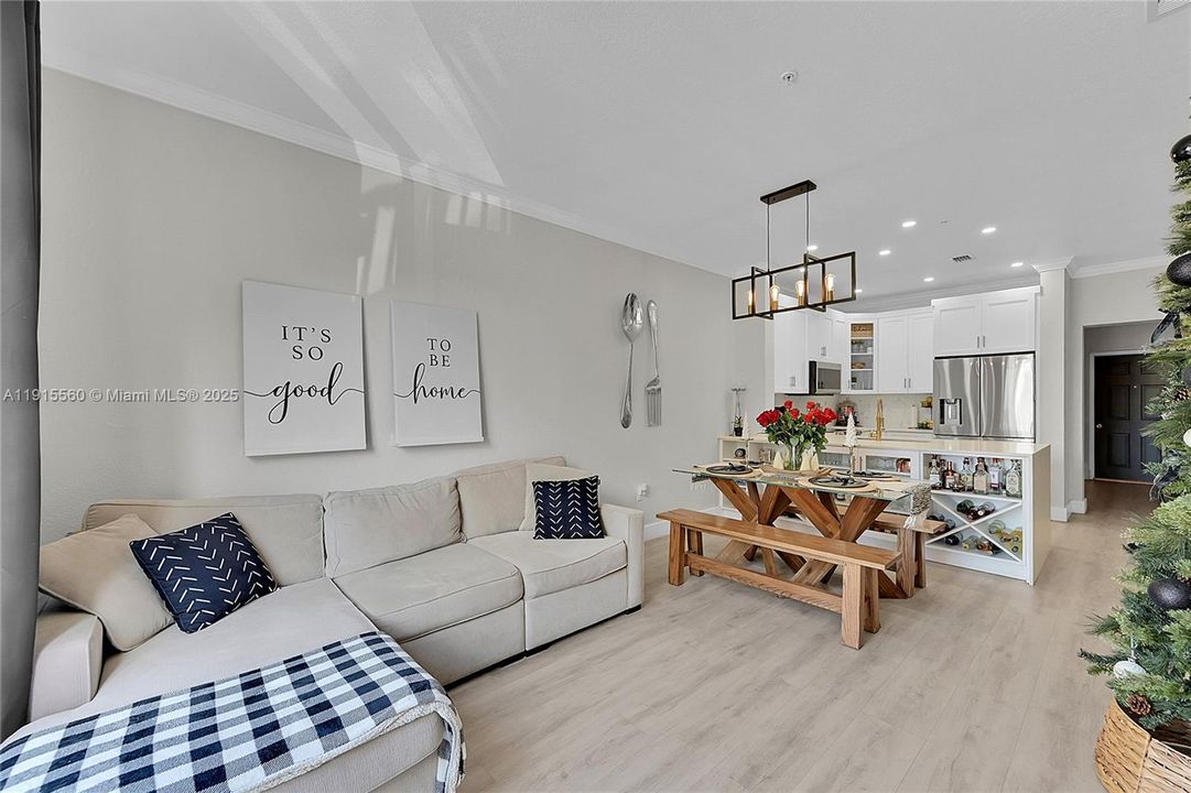 Activo con contrato: $320,000 (2 camas, 2 baños, 1030 Pies cuadrados)