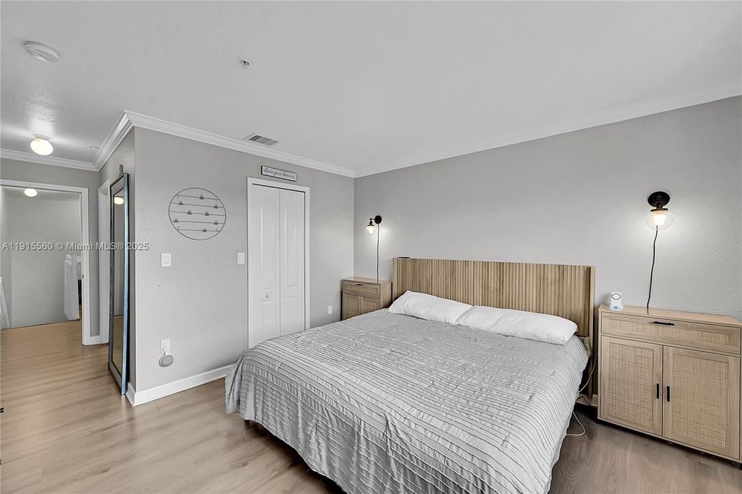 Activo con contrato: $320,000 (2 camas, 2 baños, 1030 Pies cuadrados)