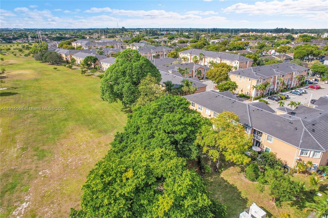 Activo con contrato: $320,000 (2 camas, 2 baños, 1030 Pies cuadrados)