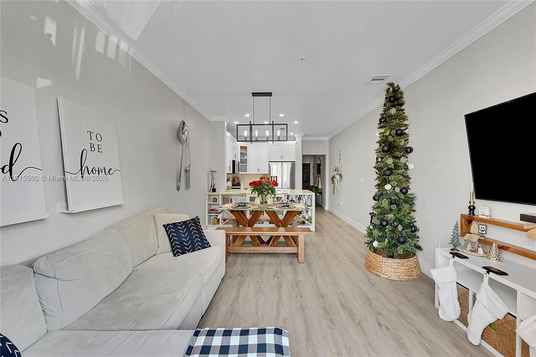 Activo con contrato: $320,000 (2 camas, 2 baños, 1030 Pies cuadrados)