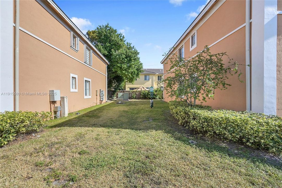 Activo con contrato: $320,000 (2 camas, 2 baños, 1030 Pies cuadrados)