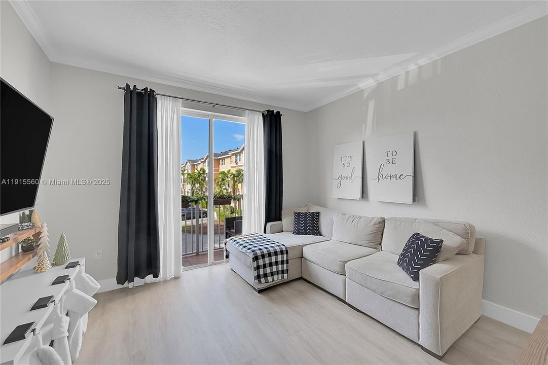 Activo con contrato: $320,000 (2 camas, 2 baños, 1030 Pies cuadrados)