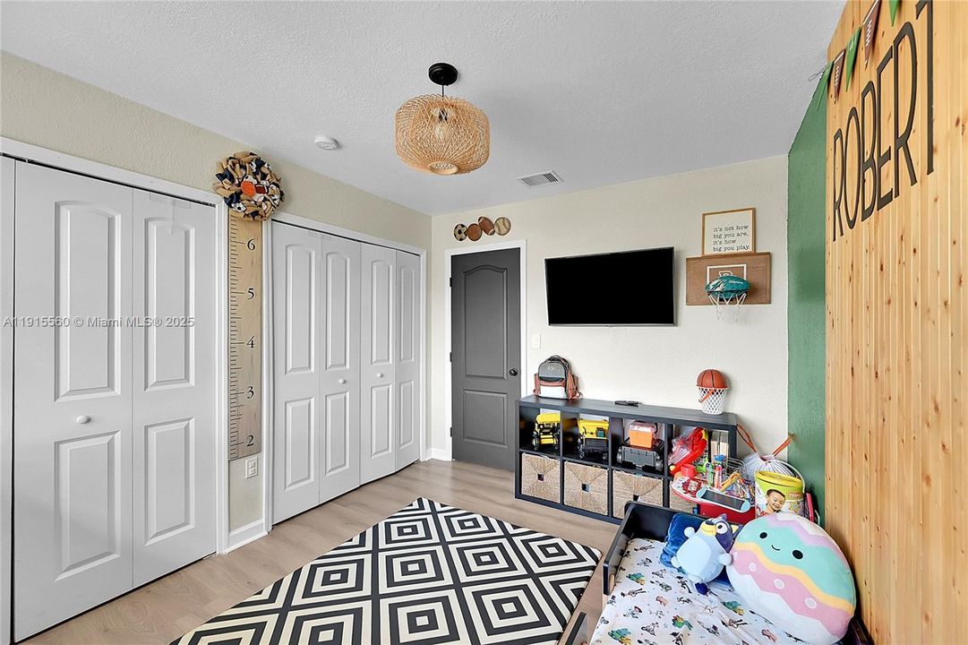 Activo con contrato: $320,000 (2 camas, 2 baños, 1030 Pies cuadrados)