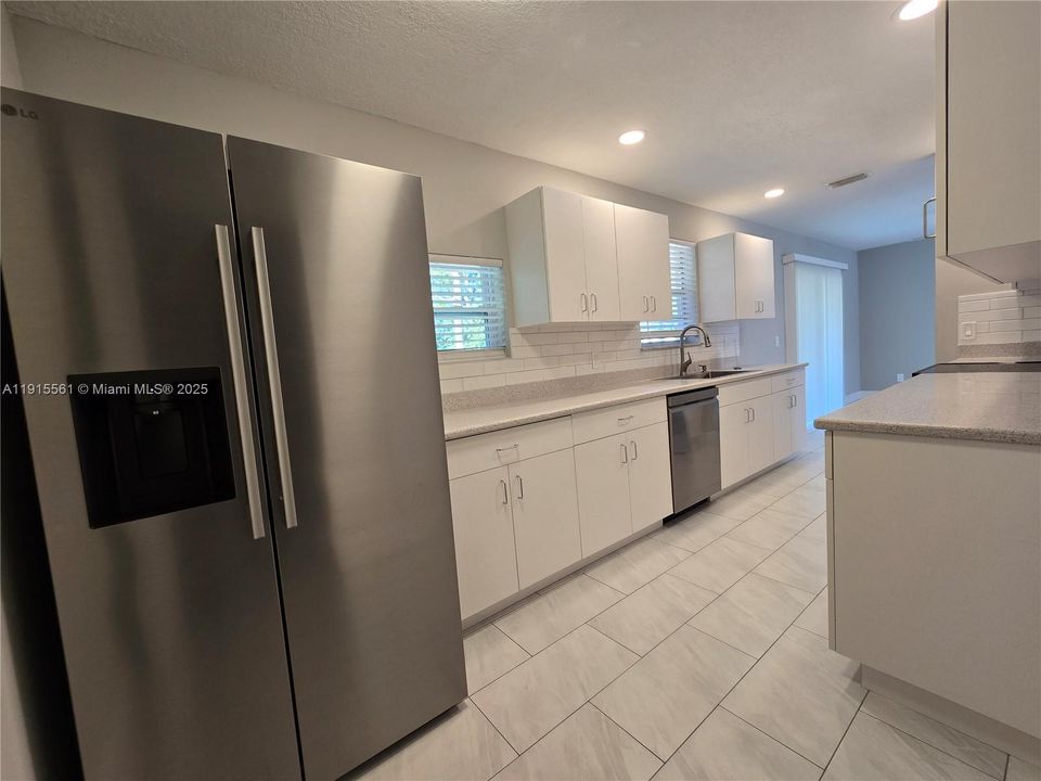 Недавно арендовано: $2,375 (4 спален, 2 ванн, 1576 Квадратных фут)