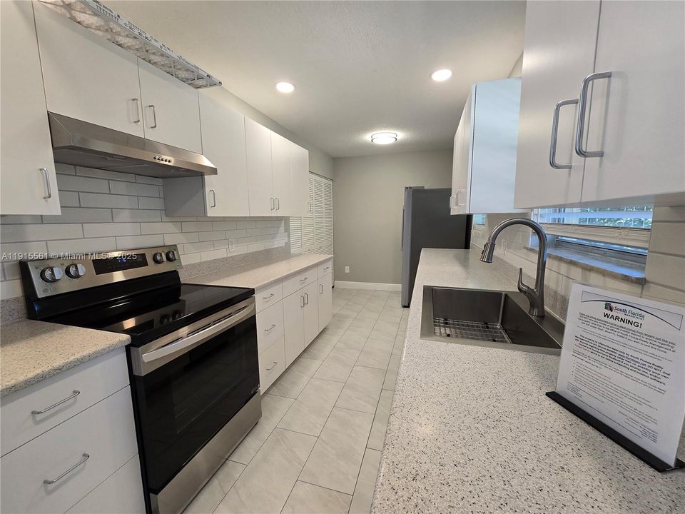 Недавно арендовано: $2,375 (4 спален, 2 ванн, 1576 Квадратных фут)