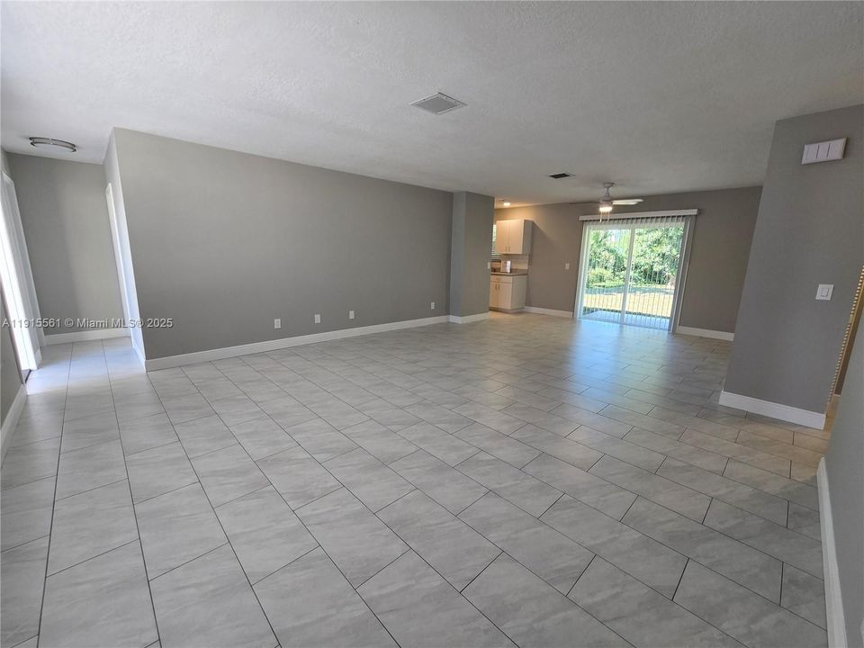 Недавно арендовано: $2,375 (4 спален, 2 ванн, 1576 Квадратных фут)