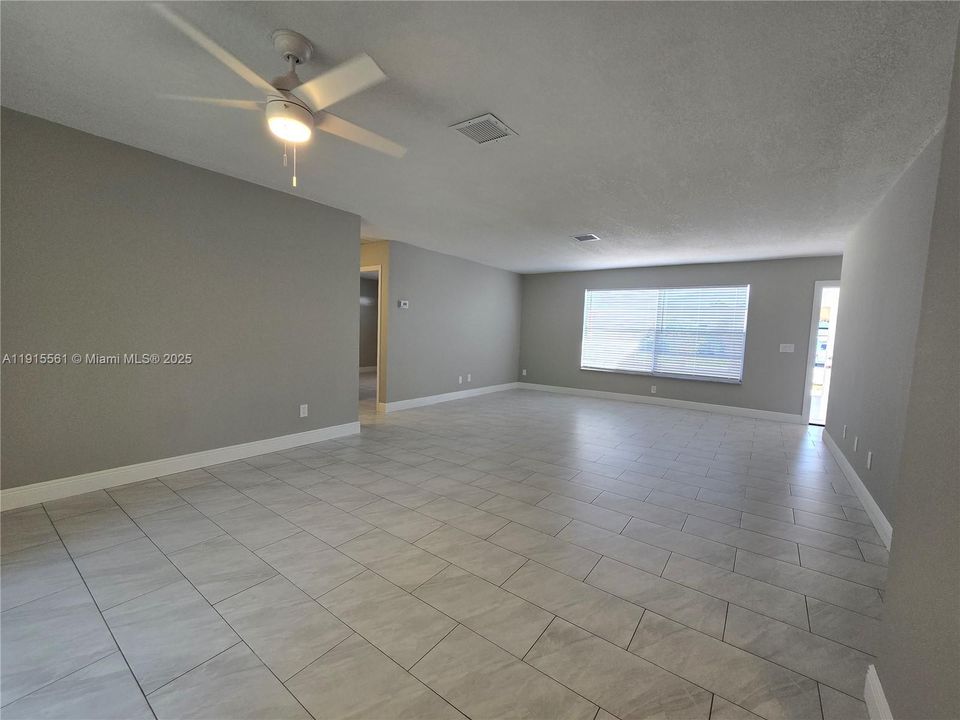 Недавно арендовано: $2,375 (4 спален, 2 ванн, 1576 Квадратных фут)