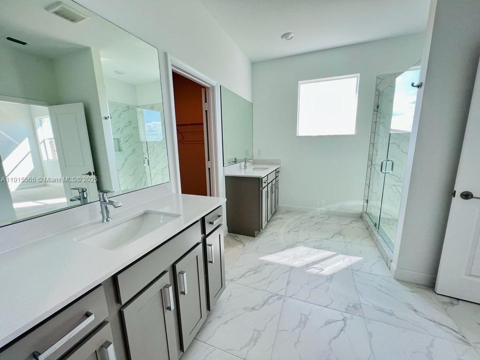 For Rent: $4,500 (5 beds, 4 baths, 3357 Square Feet)