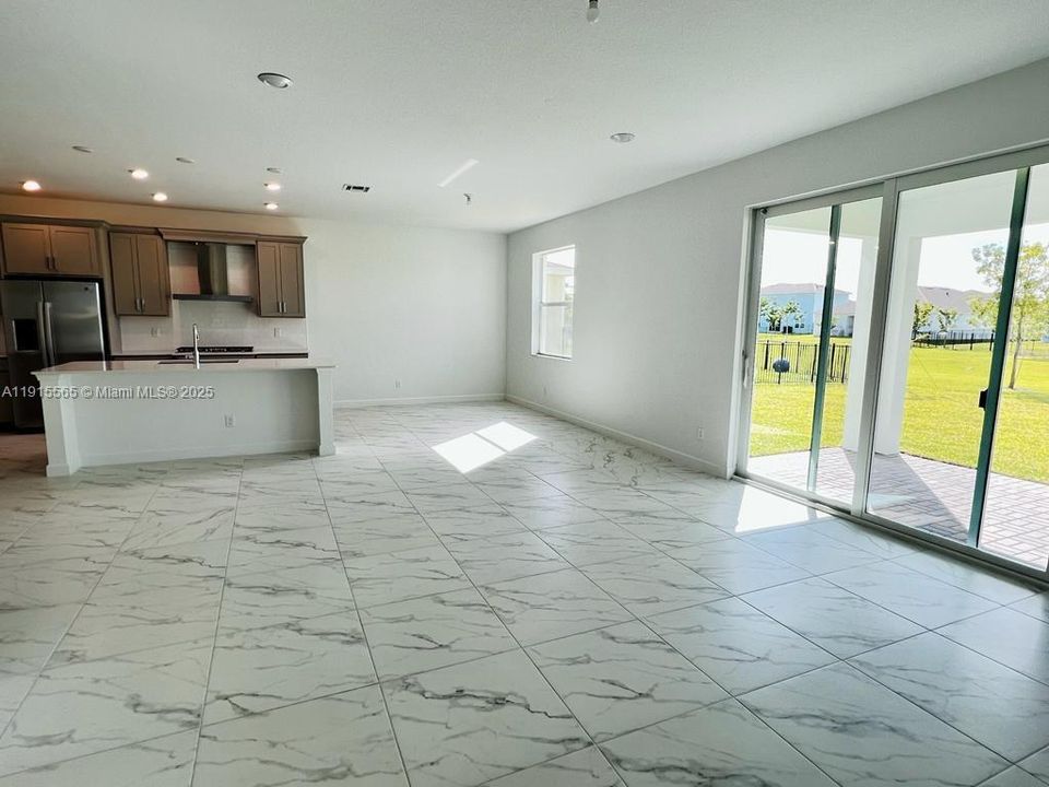 For Rent: $4,500 (5 beds, 4 baths, 3357 Square Feet)