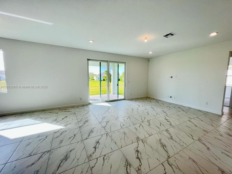 For Rent: $4,500 (5 beds, 4 baths, 3357 Square Feet)