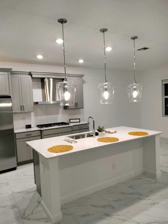 For Rent: $4,500 (5 beds, 4 baths, 3357 Square Feet)