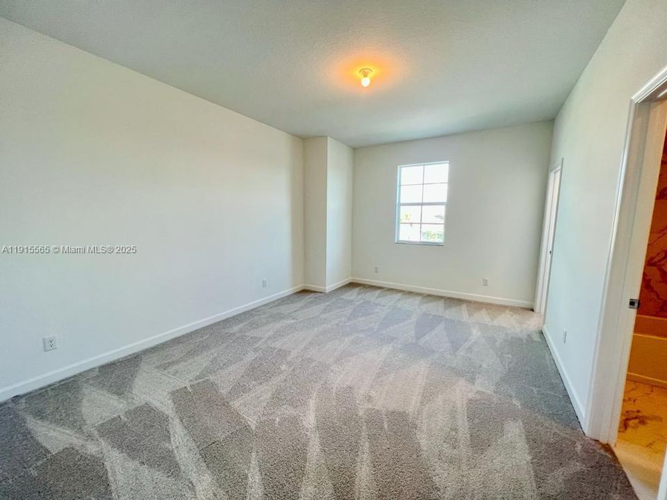 For Rent: $4,500 (5 beds, 4 baths, 3357 Square Feet)