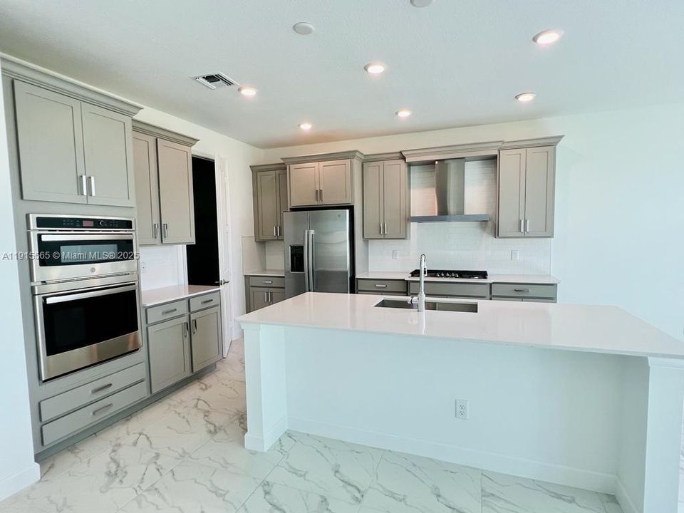 For Rent: $4,500 (5 beds, 4 baths, 3357 Square Feet)