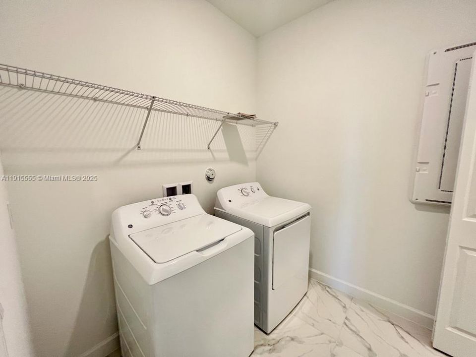 For Rent: $4,500 (5 beds, 4 baths, 3357 Square Feet)