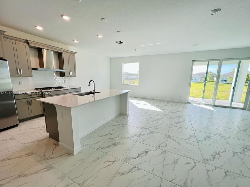 For Rent: $4,500 (5 beds, 4 baths, 3357 Square Feet)