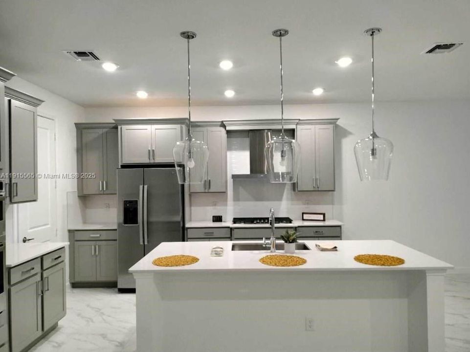 For Rent: $4,500 (5 beds, 4 baths, 3357 Square Feet)