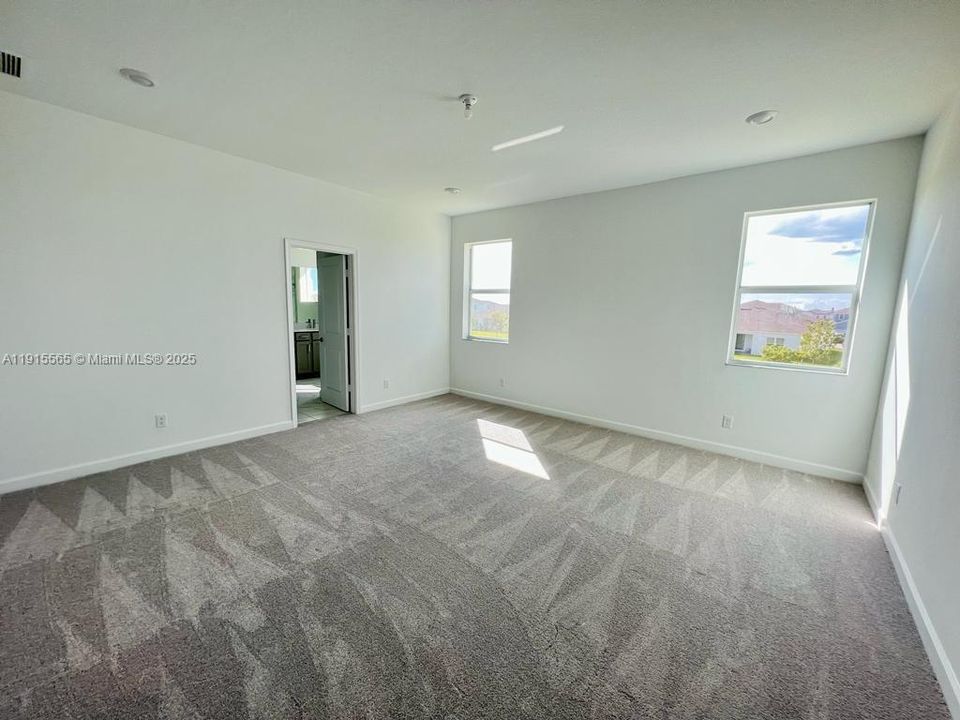 For Rent: $4,500 (5 beds, 4 baths, 3357 Square Feet)