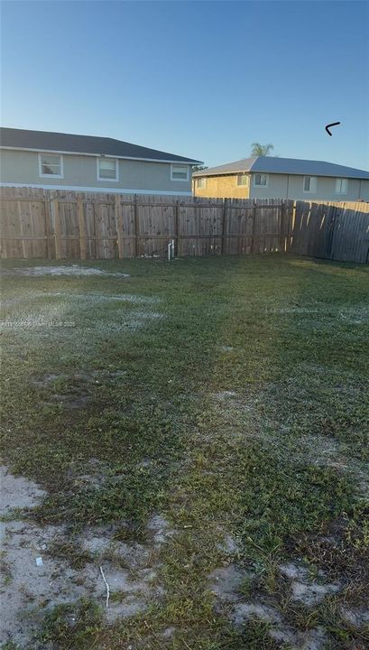 For Rent: $2,100 (3 beds, 1 baths, 2400 Square Feet)