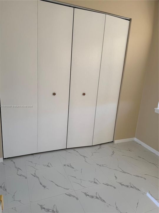 For Rent: $2,100 (3 beds, 1 baths, 2400 Square Feet)