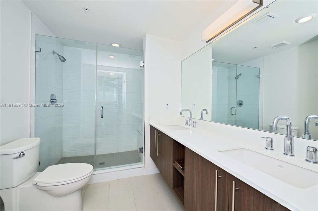 For Sale: $565,000 (3 beds, 3 baths, 1556 Square Feet)