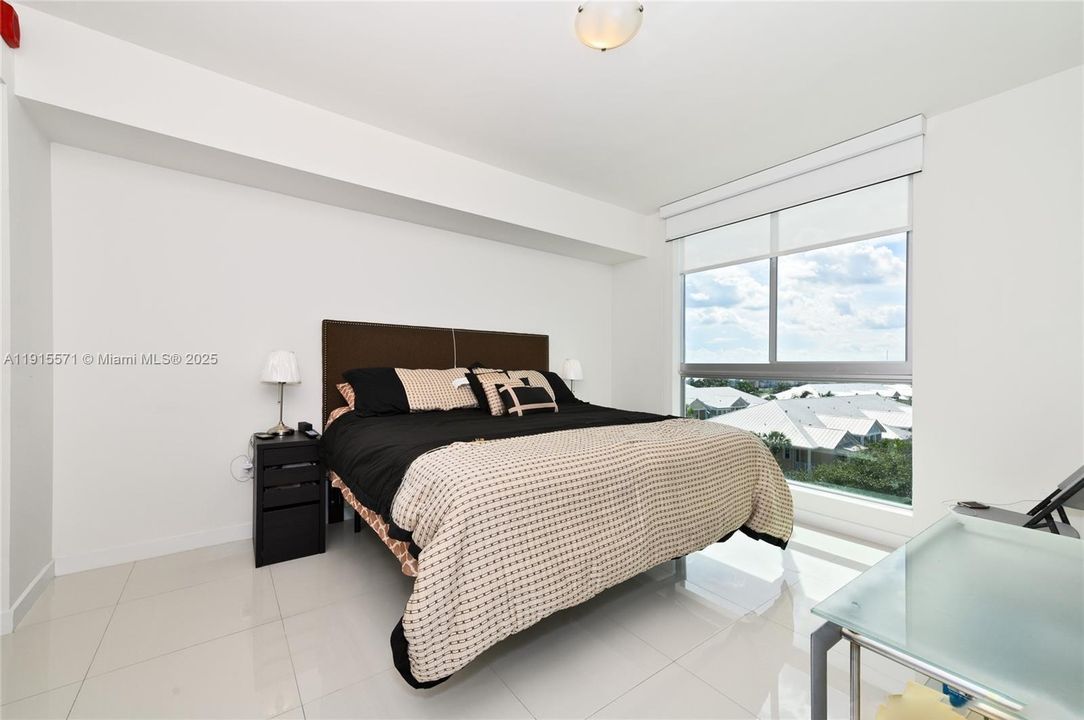 For Sale: $565,000 (3 beds, 3 baths, 1556 Square Feet)