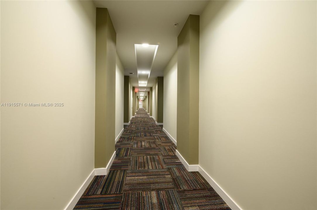 For Sale: $565,000 (3 beds, 3 baths, 1556 Square Feet)