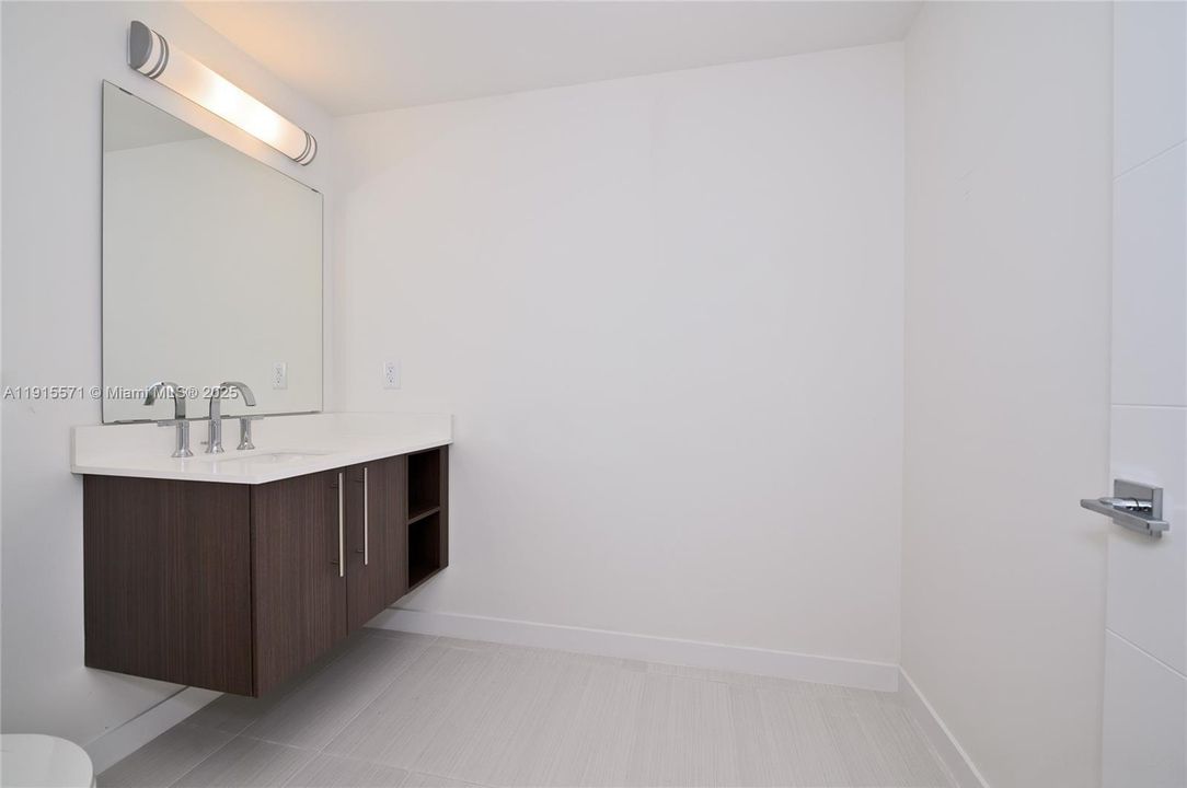 For Sale: $565,000 (3 beds, 3 baths, 1556 Square Feet)