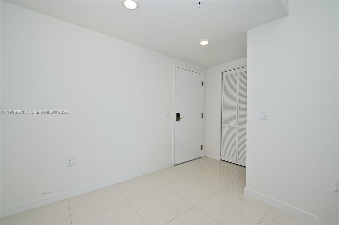 For Sale: $565,000 (3 beds, 3 baths, 1556 Square Feet)