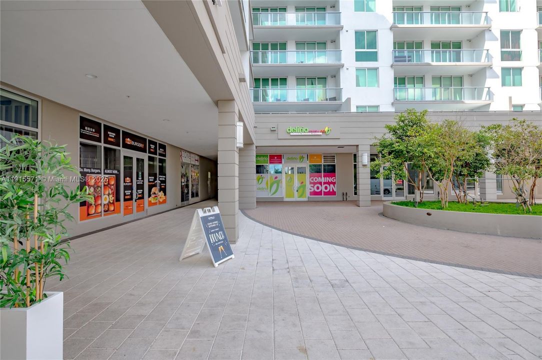 For Sale: $565,000 (3 beds, 3 baths, 1556 Square Feet)