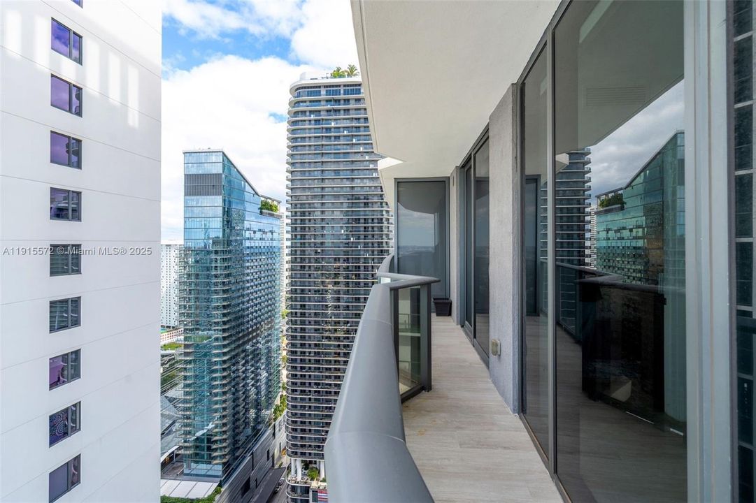 For Rent: $5,975 (2 beds, 2 baths, 1077 Square Feet)