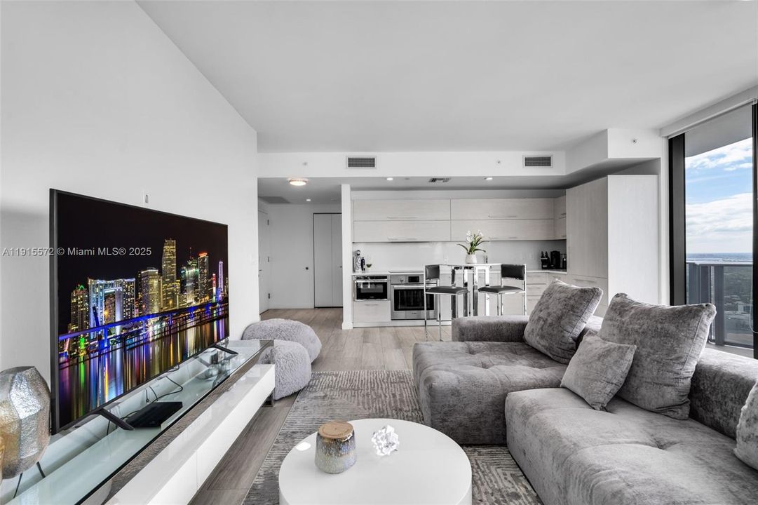 For Rent: $5,975 (2 beds, 2 baths, 1077 Square Feet)