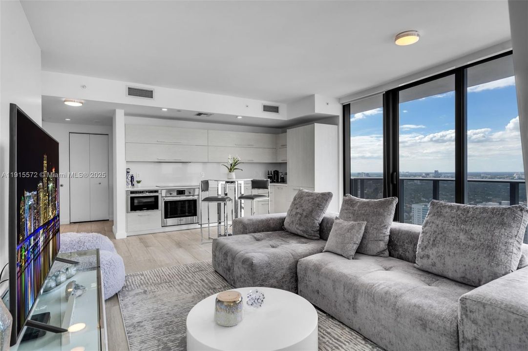 For Rent: $5,975 (2 beds, 2 baths, 1077 Square Feet)