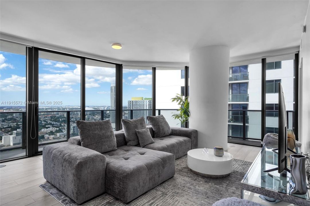 For Rent: $5,975 (2 beds, 2 baths, 1077 Square Feet)