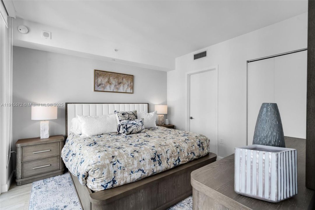 For Rent: $5,975 (2 beds, 2 baths, 1077 Square Feet)